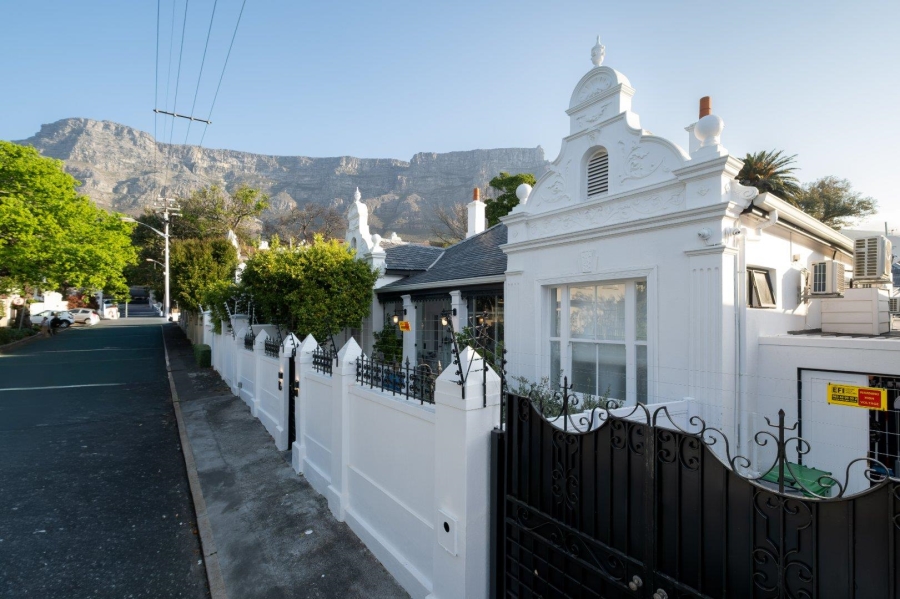 4 Bedroom Property for Sale in Oranjezicht Western Cape